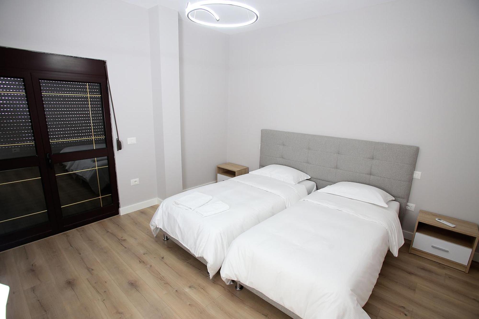 The Met Apartments Durres Exterior photo