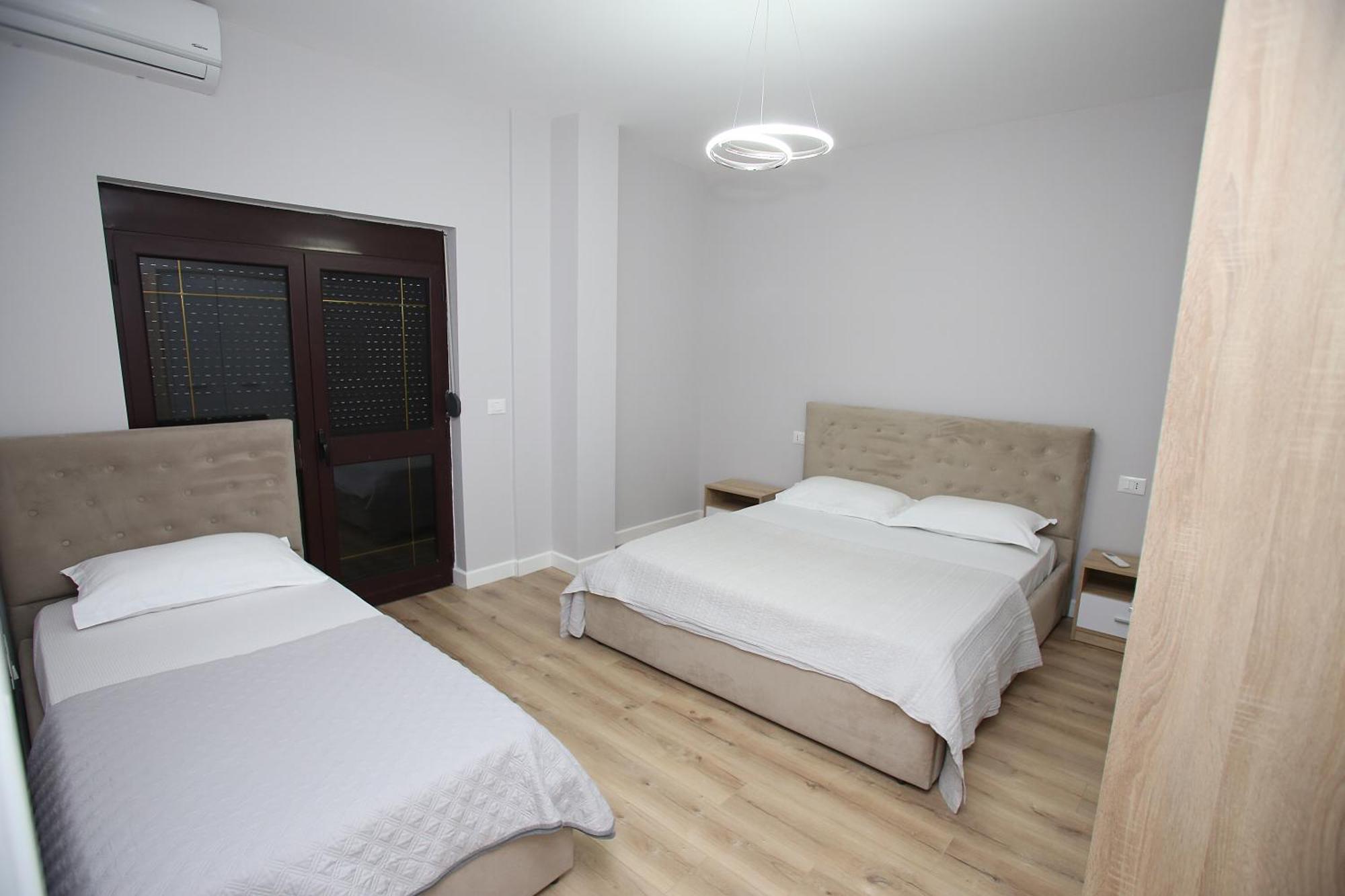 The Met Apartments Durres Exterior photo